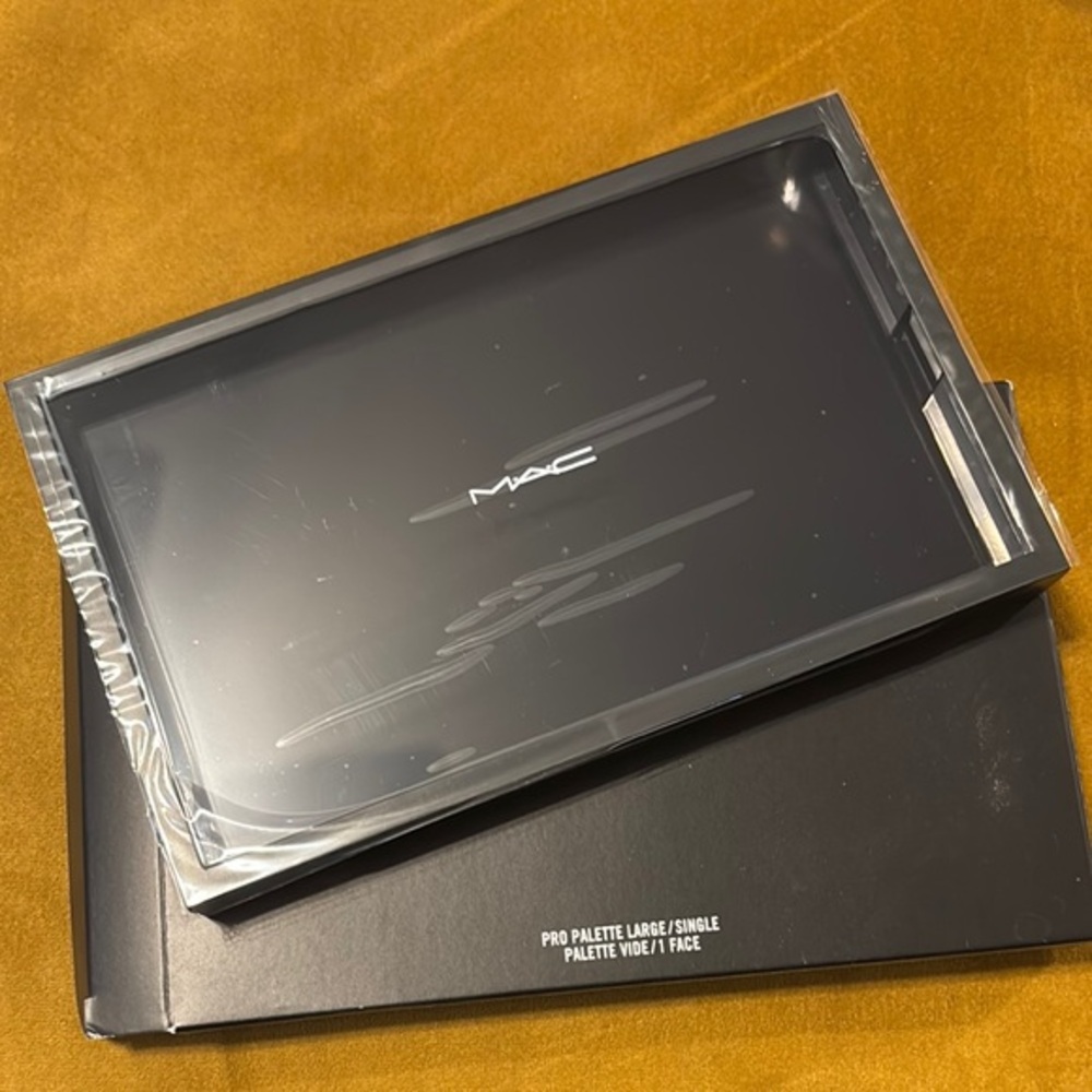 MAC Cosmetics Black Tablet with Sleek Design
